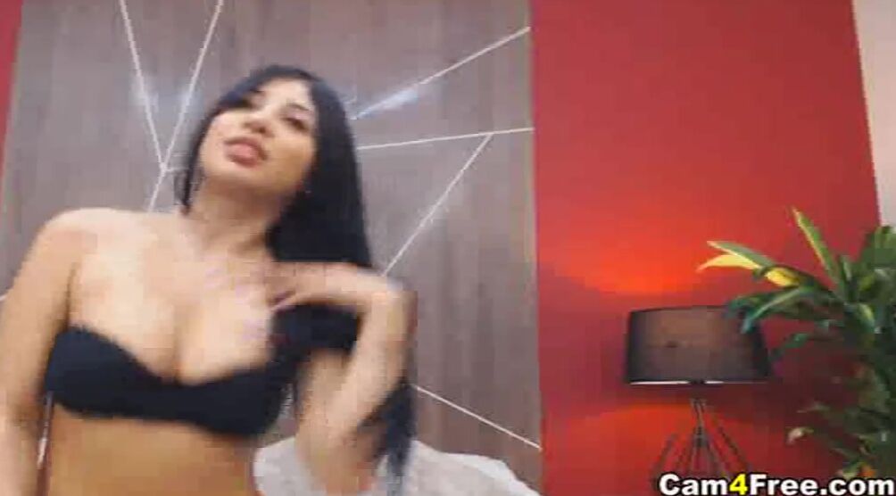 Lustful Webcam Babe Drives Me Crazy