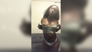 black clit rubbing squirting orgasm at 15.54