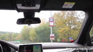 Blonde gives her saviour some unexpected sex