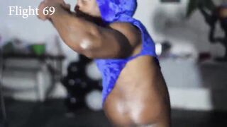 Fine butt Milf celebrates her Divorce with Flight sixty-nine the right way...