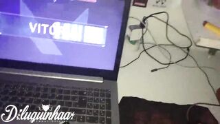 Lilith Weed putinha trapstar atrapalha seu boy-gamer enquanto ele joga