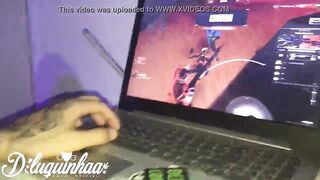 Lilith Weed putinha trapstar atrapalha seu boy-gamer enquanto ele joga