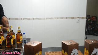 Meu Marido Foi Corno Enquanto Estava Na Sala Com Os Amigos (COMPLETO