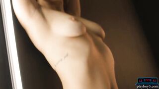 Latina 18 year old performer Alina Lopez offer a very sensual striptease