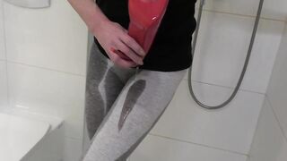 Peeing on my Booty inside Leggins and Toes next I