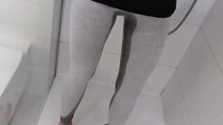 Peeing on my Booty inside Leggins and Toes next I