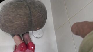 Peeing on my Booty inside Leggins and Toes next I