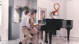 Amazing Emma Hix Gets Her Foot Soak With Cum -