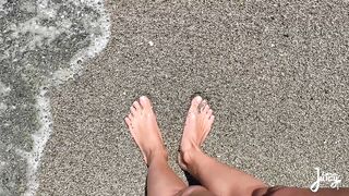 JUICY CUNT ON THE EDGE -MULTI SQUIRT INTO OUTDOORS -