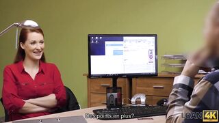 LOAN4K. Rousse a des relations sexuelles spontanées au bureau avec