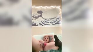 Finger Fuck myself into Bed
