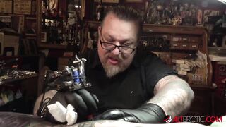 Marie Bossette Gets a Painful Tattoo on her Leg