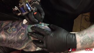 Marie Bossette Gets a Painful Tattoo on her Leg