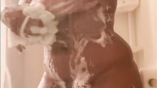ThunderKitty into Shower ;)