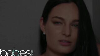 Babes - Incredible Bombshell Leanne Lace Masturbates while looking in