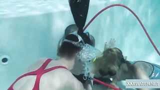Underwater blowjob goes two way