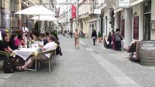 naked on street in Wien