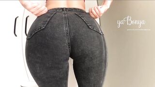 LOOK AT MY BIG GODDESS BOOTY INSIDE JEANS