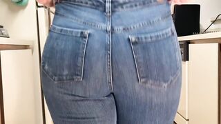Braless milf with Huge Titties and a round Butt into