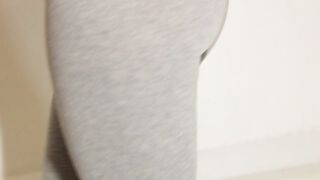 Cumming y Mear En Mis Pants Grises