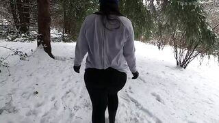Cougar Fat Ass Hit With Snowballs into Outdoor 4k