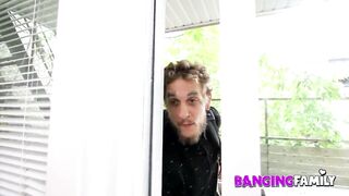 Banging Family - I Nails my Girlfrind's Big Titted Milf