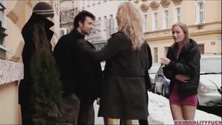 3 Hot chicks took vulgar dude on the streets and