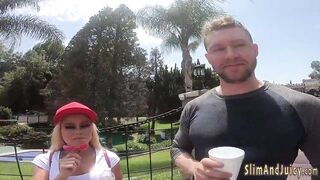 Huge booty blonde blowing penis