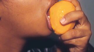 Hottie mouth black having fun with a mango