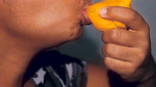 Hottie mouth black having fun with a mango