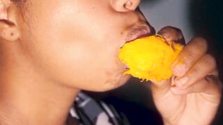 Hottie mouth black having fun with a mango