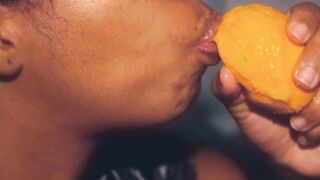 Hottie mouth black having fun with a mango