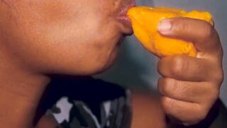 Hottie mouth black having fun with a mango
