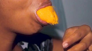 Hottie mouth black having fun with a mango
