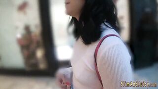 Bubble booty skank blows penis