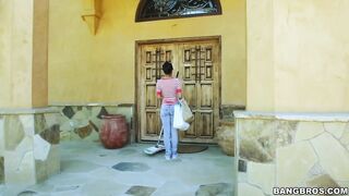Stepmom three-way with the maid