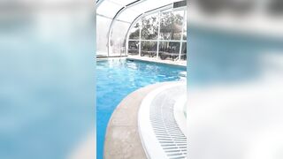 Adorable 19 Yo Amateur Expose inside Hotel Pool into Outdoor