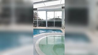 Adorable 19 Yo Amateur Expose inside Hotel Pool into Outdoor