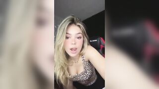 Melody Dancando de Shortinho na Live do Instagram