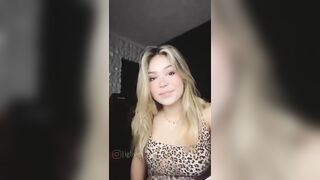 Melody Dancando de Shortinho na Live do Instagram