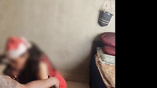 Milf gives Christmas present ( maa ne diya tofa Xmas