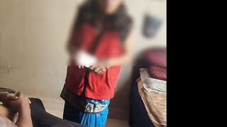 Milf gives Christmas present ( maa ne diya tofa Xmas