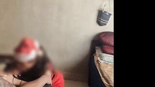 Milf gives Christmas present ( maa ne diya tofa Xmas