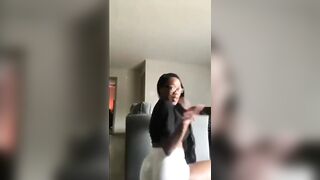 Big ass females, ass shaking,