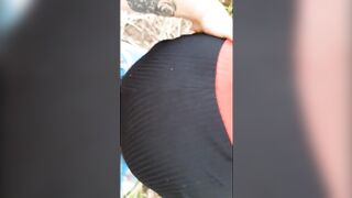 gozada na bunda da menina do lado da rodovia em pleno dia