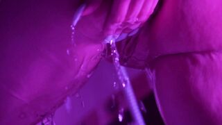 bimbos Gently Washes her Bald Snatch into the Shower