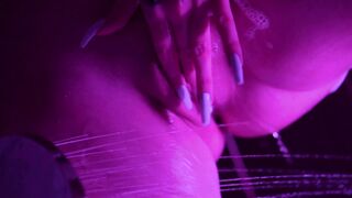 bimbos Gently Washes her Bald Snatch into the Shower