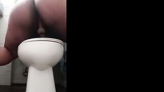 Having Fun with my Tight Cunt until i Squirt