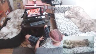Mutter erwischt mich beim familienporno schaun