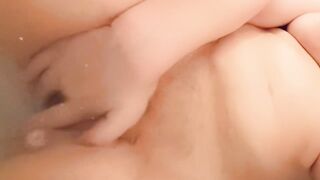 babe 19 Year Old Plays with her Boobies and Finger Fucked her Snatch Underwater